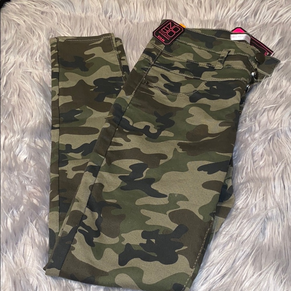 NWT camo jeggings